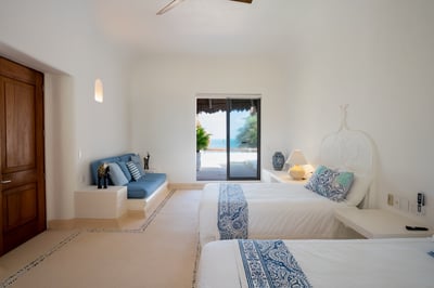 Luxury Villa Photo #40