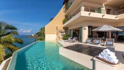 Luxury Villa Photo #4