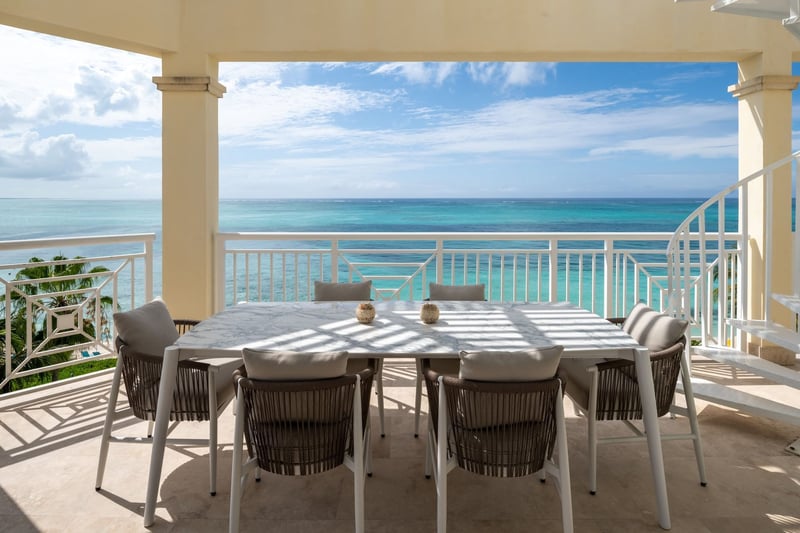 4 BDM Oceanfront Penthouse with Roof Terrace at Windsong Resort