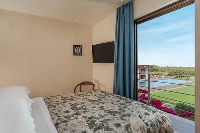 Luxury Villa Photo #39