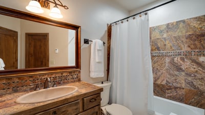 Bunkroom ensuite