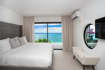 Luxury Villa Photo #32