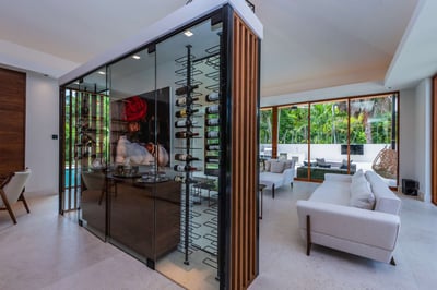 Luxury Villa Photo #14