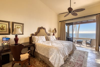Luxury Villa Photo #34