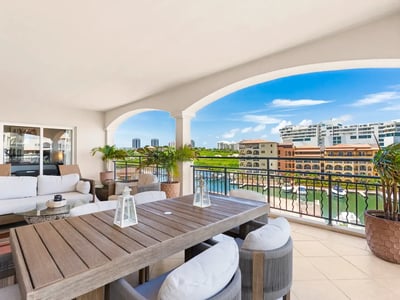 Luxury Villa Photo #4