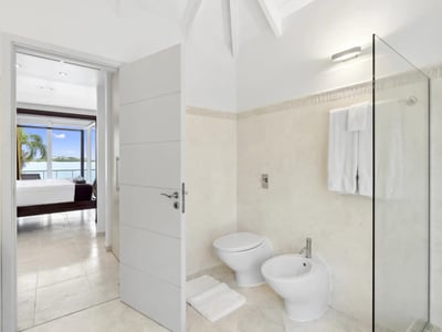 Luxury Villa Photo #24