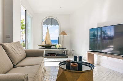 Luxury Villa Photo #3
