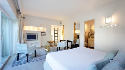 Luxury Villa Photo #40