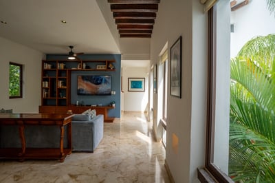 Luxury Villa Photo #37