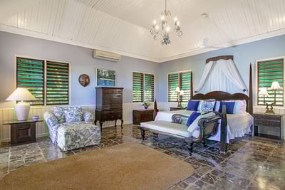 Luxury Villa Photo #17