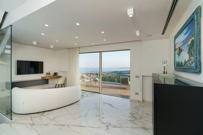 Luxury Villa Photo #25