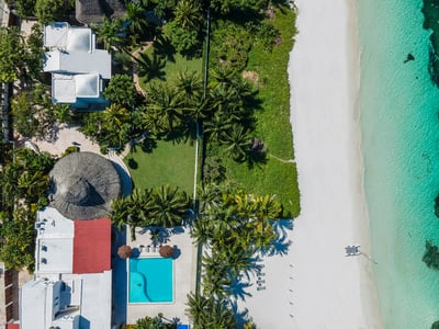 Luxury Villa Photo #3