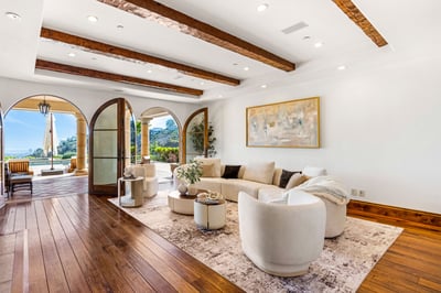 Luxury Villa Photo #20