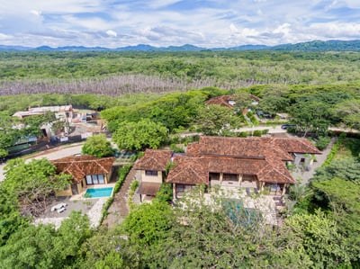 Luxury Villa Photo #35