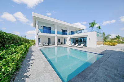 Luxury Villa Photo #3