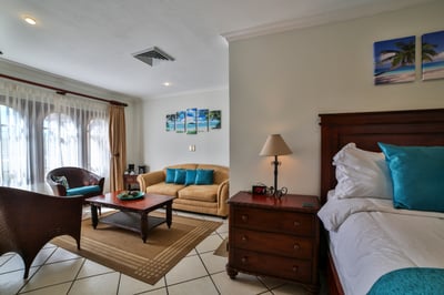 #2. King Bed, Twin Bed, AC, Closet, Ensuite, Living & Balcony!