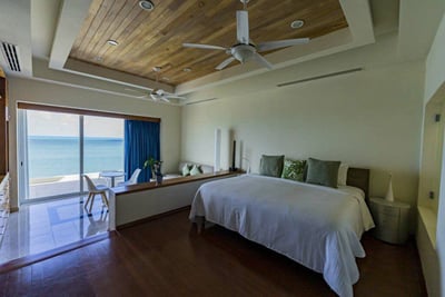 Luxury Villa Photo #18