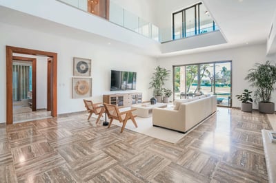 Luxury Villa Photo #15