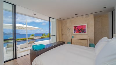 Bedroom 3: On the lower level. Queen size bed, air conditioning, HD-TV, Dish Network, safe