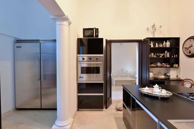 Luxury Villa Photo #11