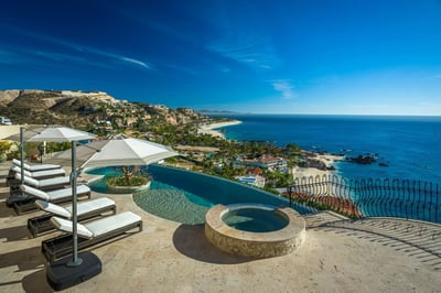 Luxury Villa Photo #3
