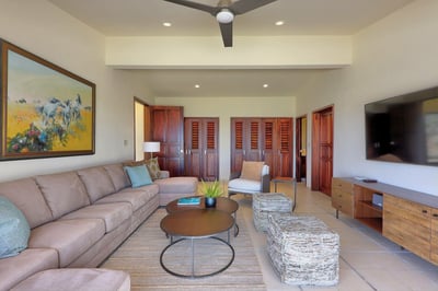 Luxury Villa Photo #14