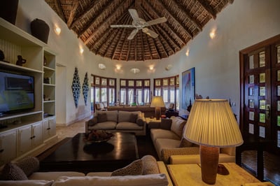 Luxury Villa Photo #18