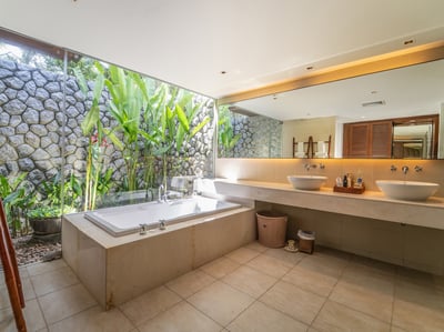 Luxury Villa Photo #20