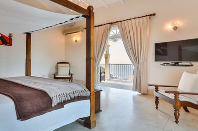 Luxury Villa Photo #26