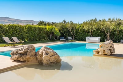 Luxury Villa Photo #4