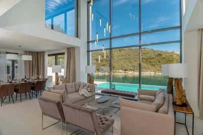 Luxury Villa Photo #13