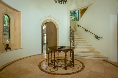 Luxury Villa Photo #18