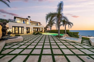 Luxury Villa Photo #5