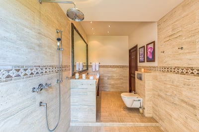 Luxury Villa Photo #56