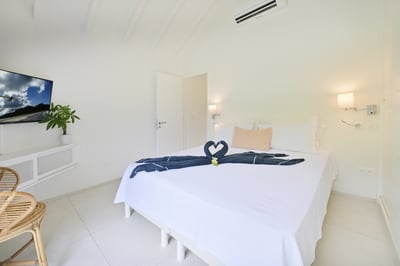 Luxury Villa Photo #18