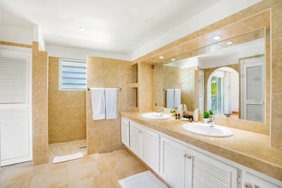 Luxury Villa Photo #39