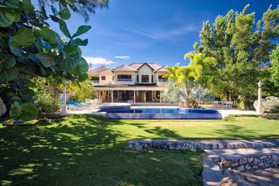 Luxury Villa Photo #4