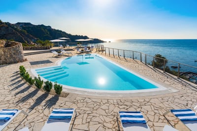 Luxury Villa Photo #4