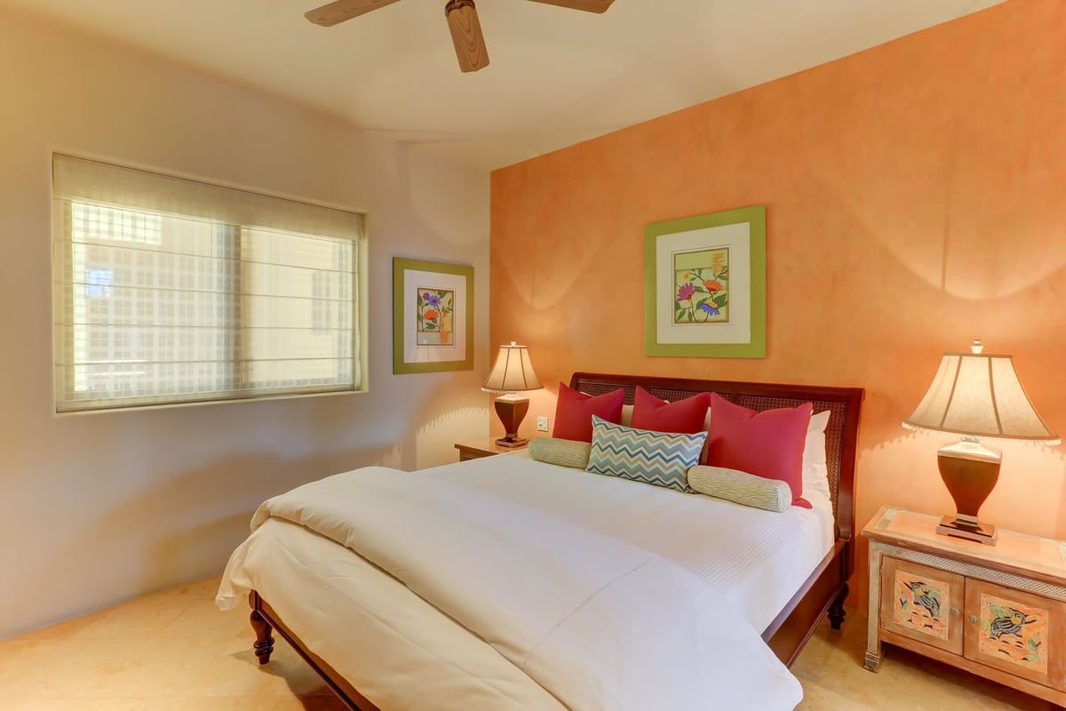 The second bedroom is just as luxurious as the Master Bedroom of Hacienda Tranquila. - Image 14