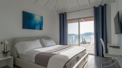 Luxury Villa Photo #30