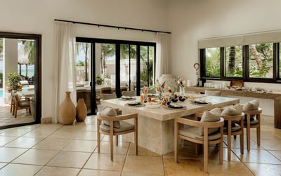 Luxury Villa Photo #16