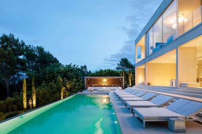 Luxury Villa Photo #3