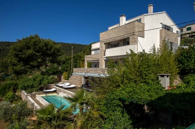 Luxury Villa Photo #4