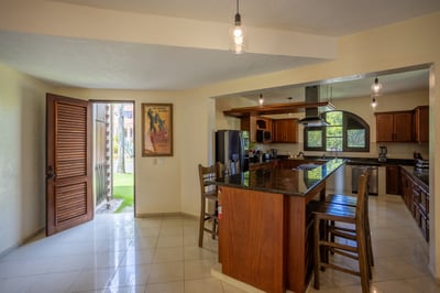 Luxury Villa Photo #18