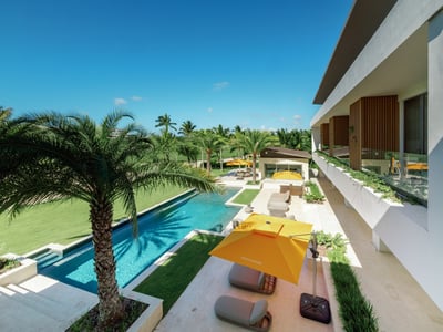 Large luxury villa with full staff and ocean views