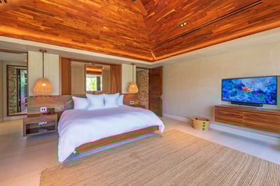 Luxury Villa Photo #35