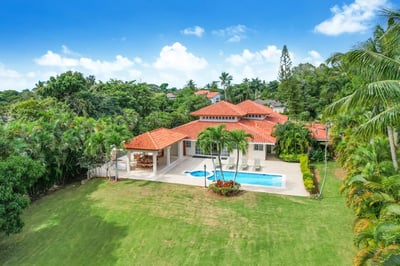 Luxury Villa Photo #3