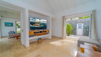Luxury Villa Photo #16