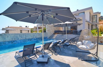 Luxury Villa Photo #2