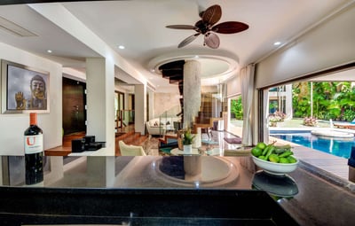 Luxury Villa Photo #15